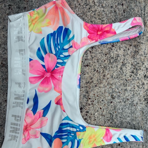 PINK Victoria's Secret Ultimate Bra - Picture 6 of 8